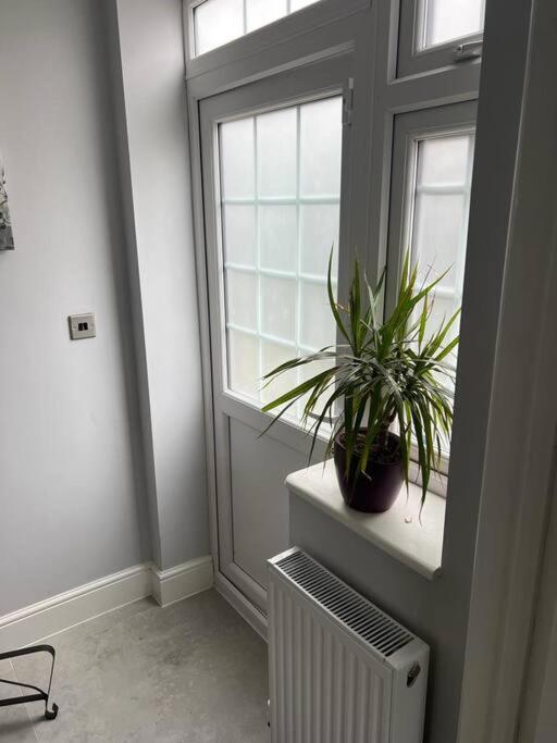 En-suite Double - Private Entrance & Free Parking West Drayton (Middlesex)