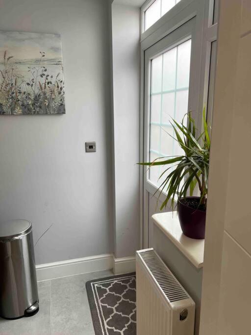En-suite Double - Private Entrance & Free Parking Apartment