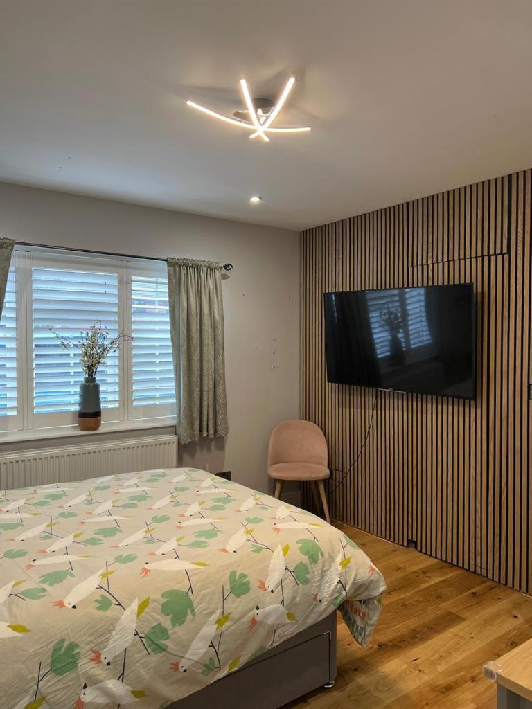 Apartment En-suite Double - Private Entrance & Free Parking
