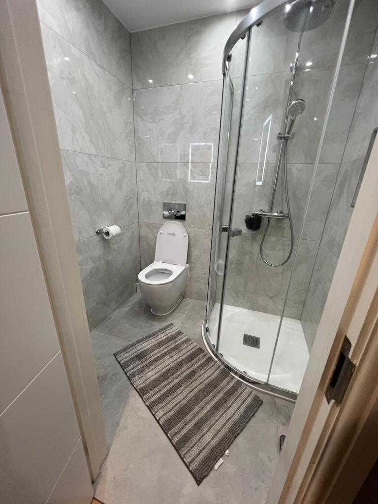 En-suite Double - Private Entrance & Free Parking Apartment *