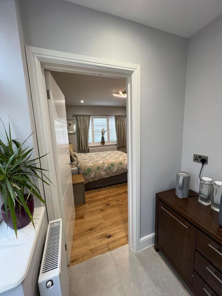 En-suite Double - Private Entrance & Free Parking Apartment