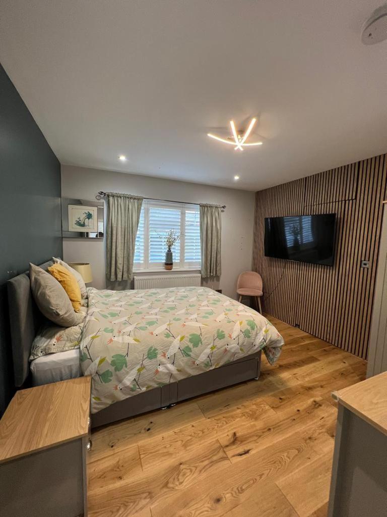 Apartment En-suite Double - Private Entrance & Free Parking *